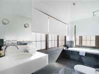 Peppers-Gallery-Hotel-Canberra_Peppers_Queen_With_Bath_4