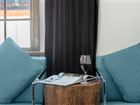 Peppers-Gallery-Hotel-Canberra_Peppers_Queen_With_Bath_6